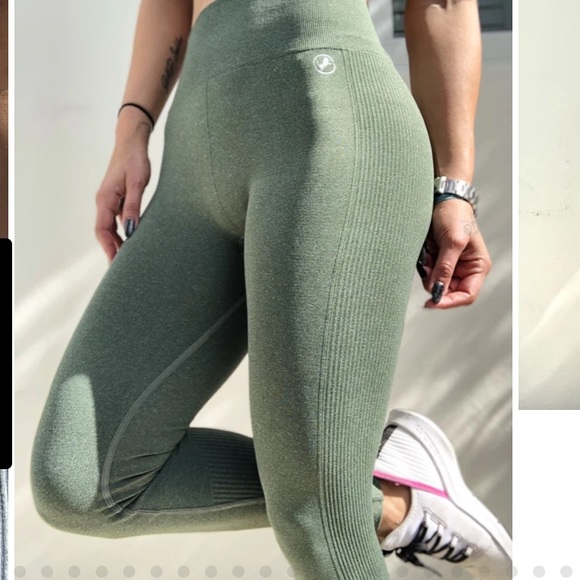 Seamless Scrunch Butt Leggings Abs2bfitnessapparel - Picture 2 of 3